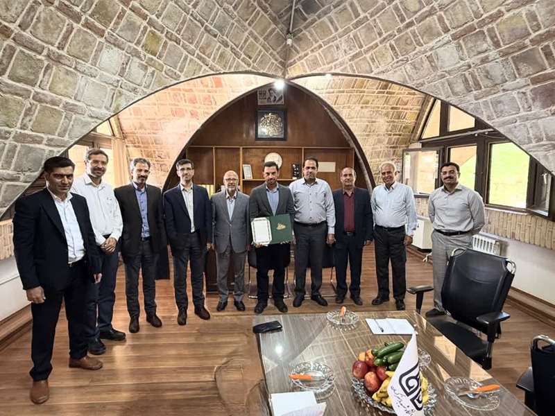 تقدیر از مهندس محمدرضا محمدی برنده جایزه البرز در رشته مهندسی